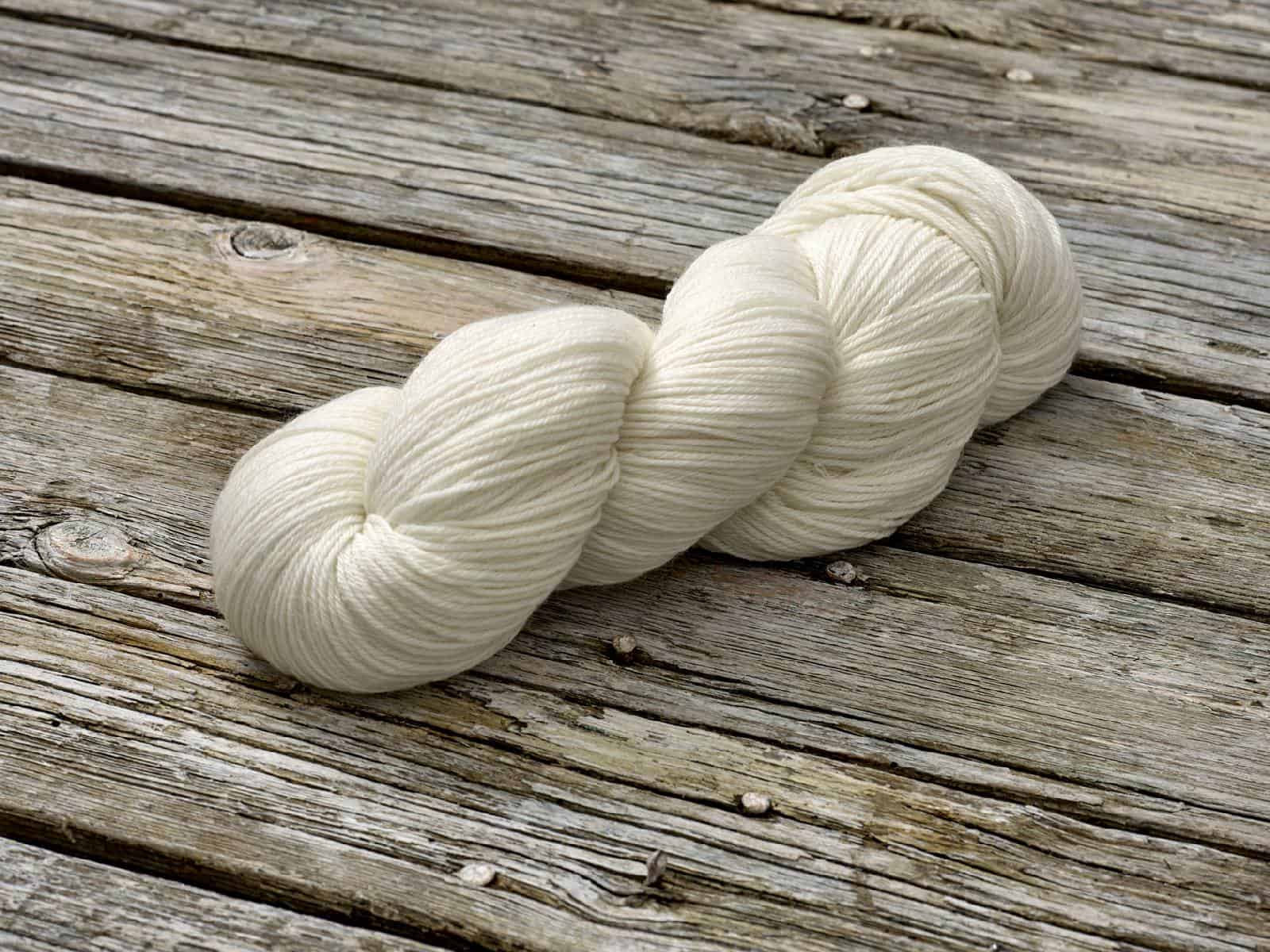 SUPERWASH MERINO 4PLY Undyed Superwash Merino 4 Ply
